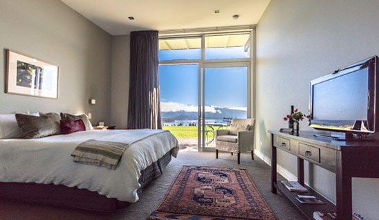 Prospect Lodge luxury guest room with lake view of Lake Te Anau