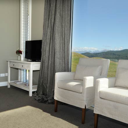 Prospect Lodge Te Anau B&B offer luxury surroundings to relaxwhile visiting Fiordland.